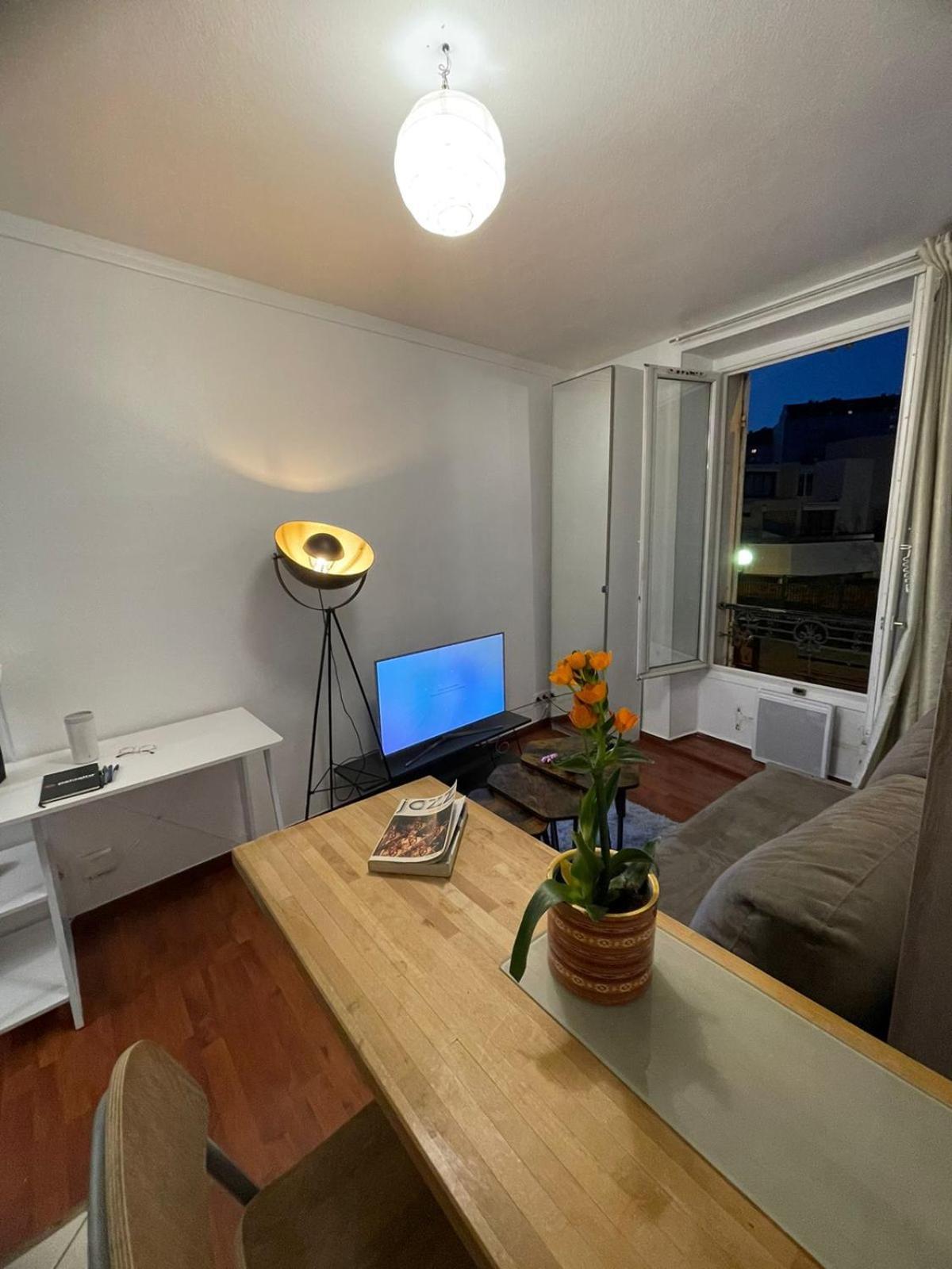 Cozy Parisian Flat In 15th Arr *